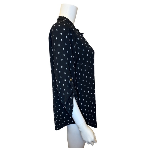 Papermoon Gathered Sleeve V Neck Blouse - Picture 3 of 7